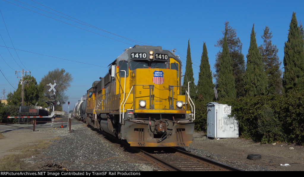 UP 1410 Leads the Mulford Local